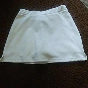 LIKE NEW WHITE MINISKIRT